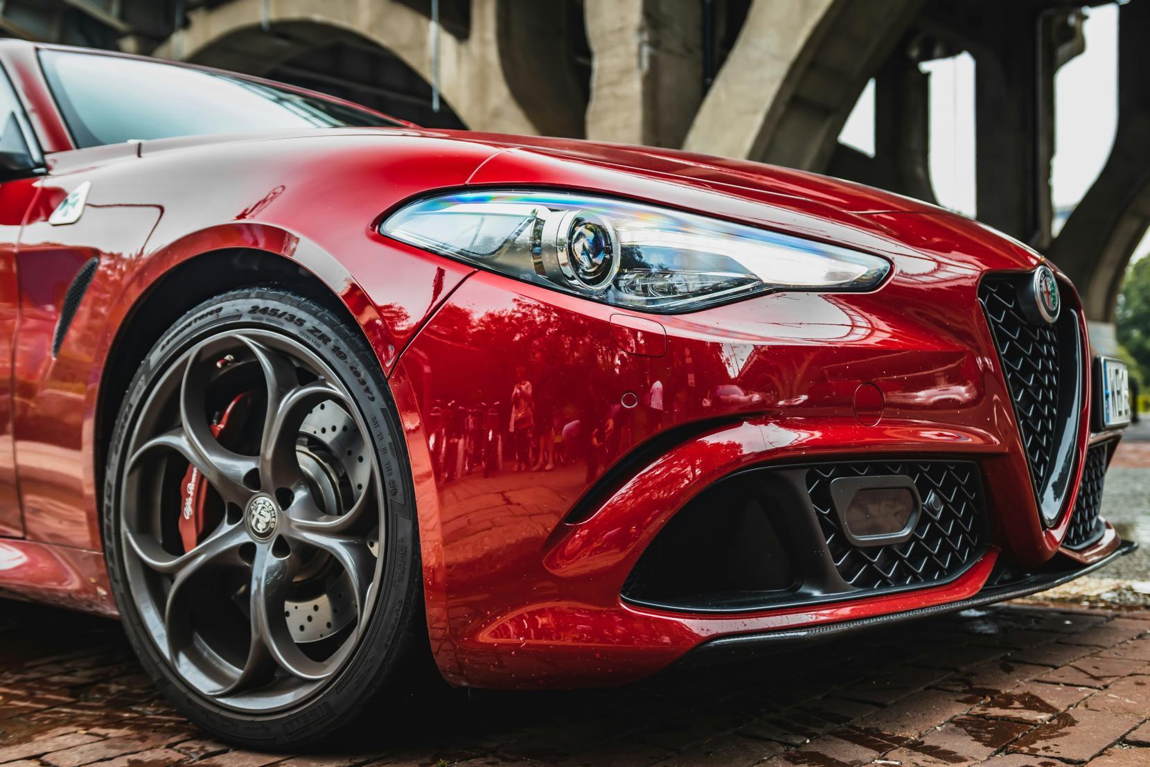 Alfa Romeo Giulia 2.9 V6 Bi-Turbo Quadrifoglio Saloon 4dr Petrol GPF Auto Euro 6 (s/s) (510 ps)